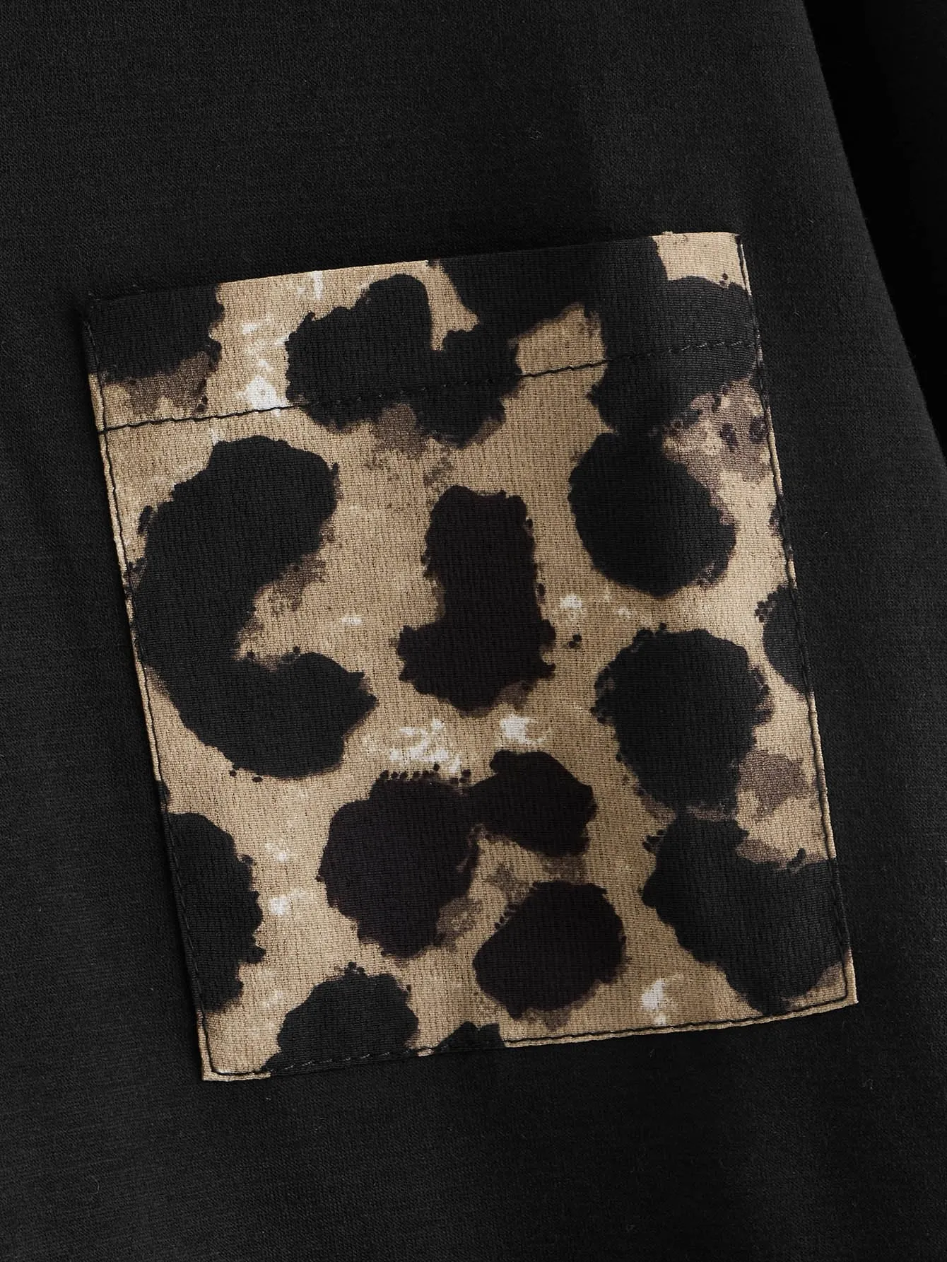 Contrast Leopard V-Neck High Low Hem Tee