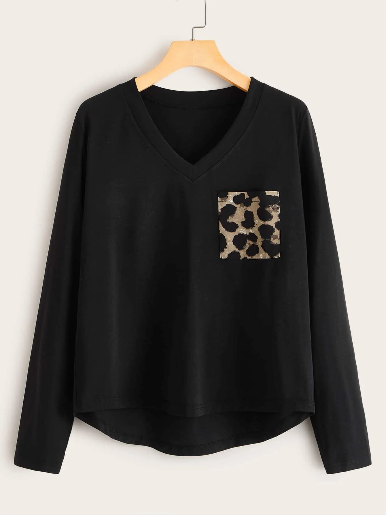Contrast Leopard V-Neck High Low Hem Tee