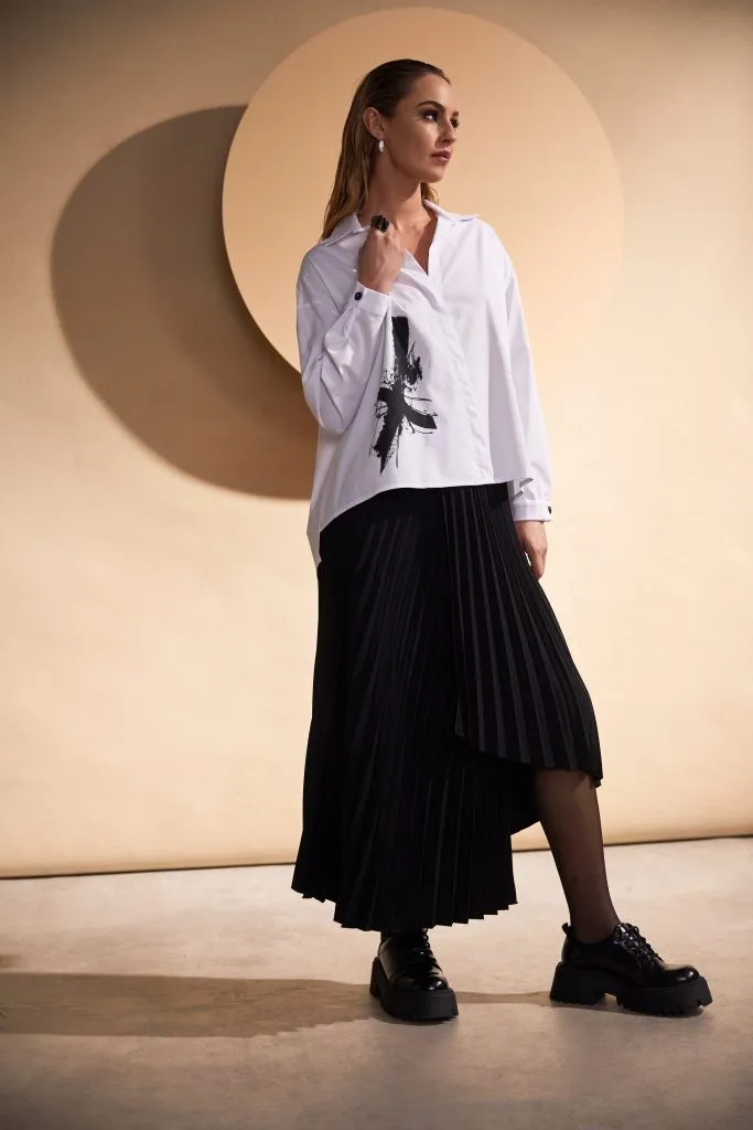Placement Print Wrap Shirt in White/Black