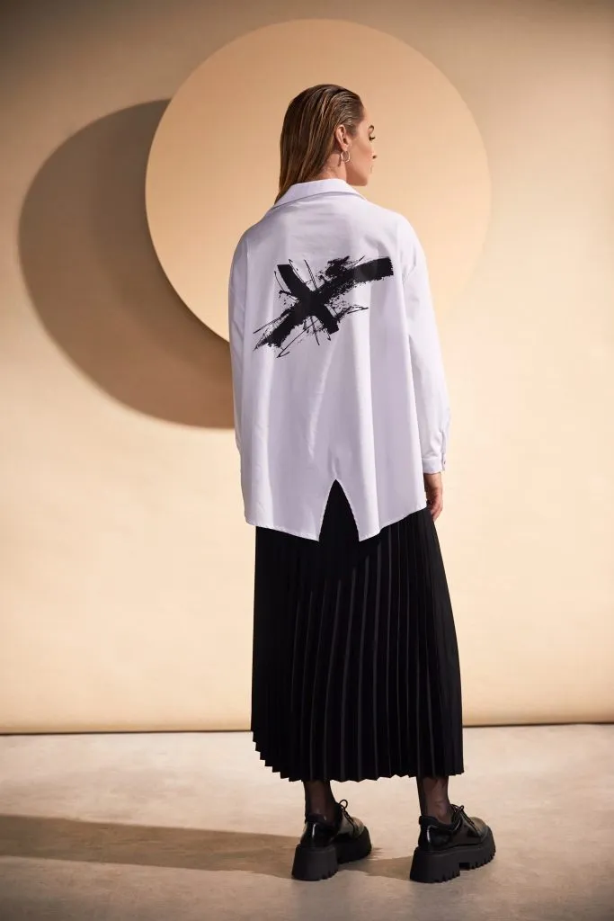 Placement Print Wrap Shirt in White/Black