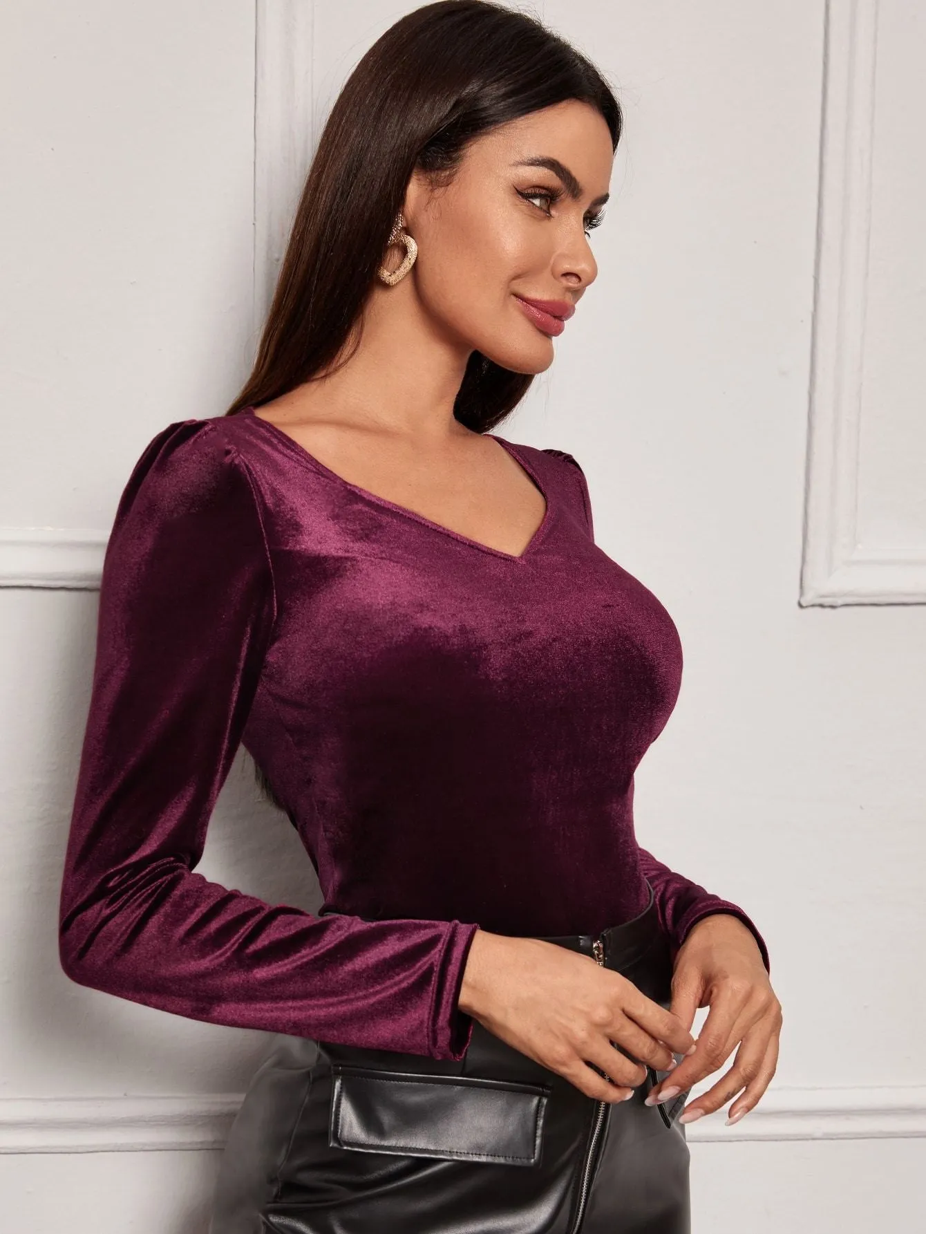 Solid Sweetheart Neck Velvet Tee