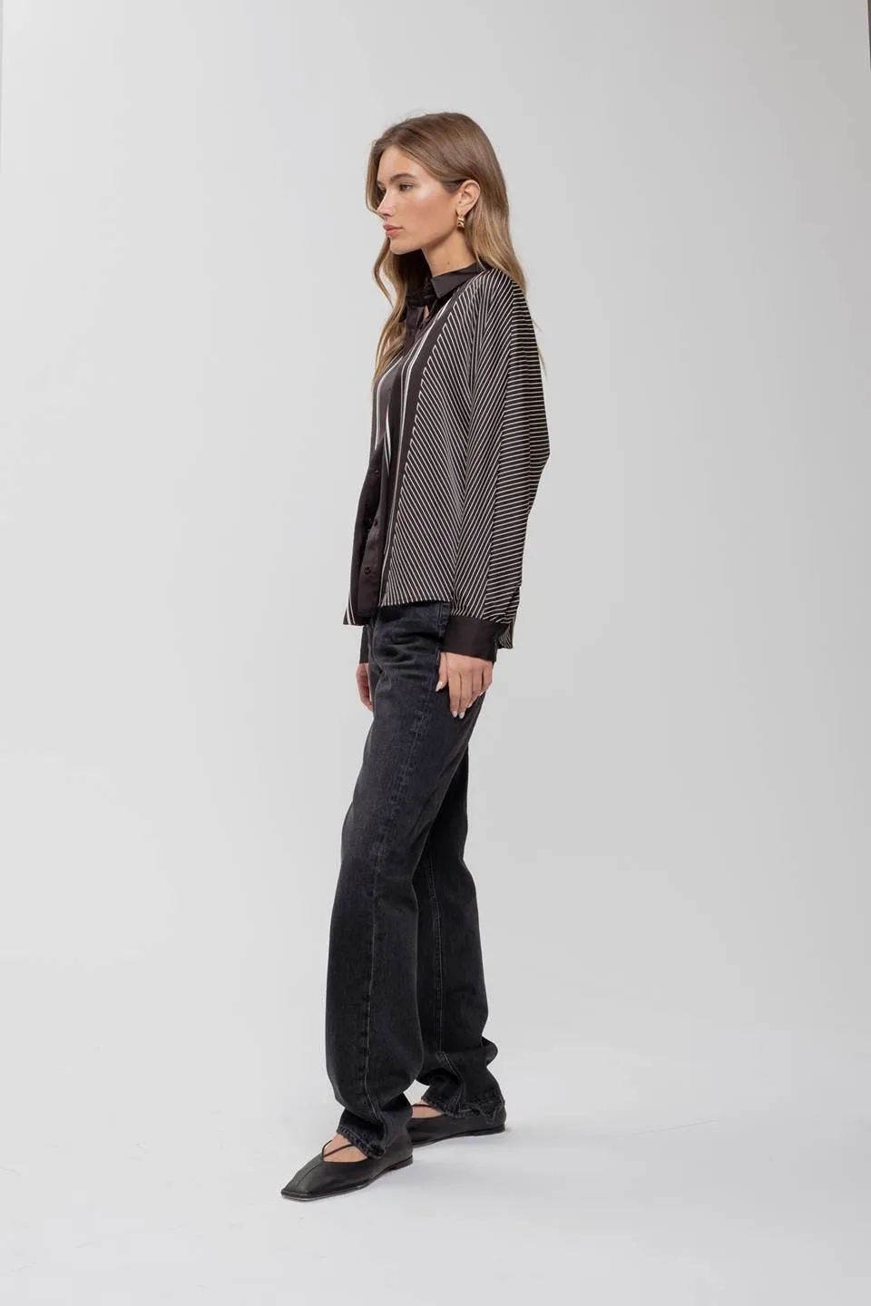 STRIPE COLLARED BUTTON DOWN